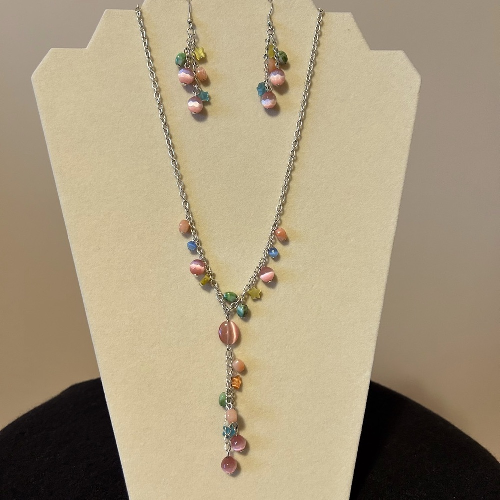 Premier Design Dreamsicle,. 16”necklace with 2” extender, fishhook earrings